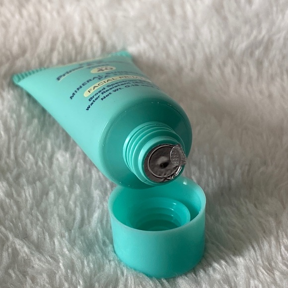 HOST PICK! CoTZ facial primer (sample size) - Picture 3 of 3